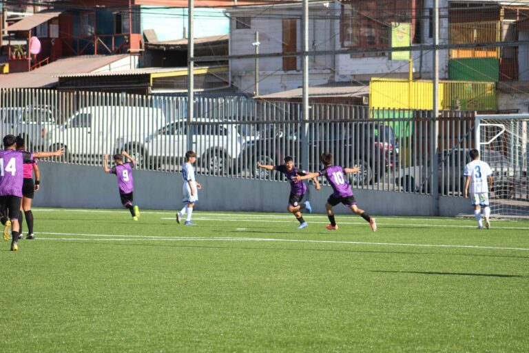 Con dos goles de Bastián Vidal la Academia Samuel Reyes venció a Calama