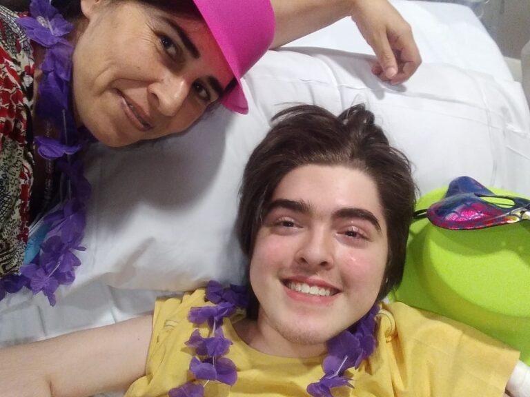 Familia del sector Galilea necesita dinero para niño que tras una operación inexplicablemente quedó postrado