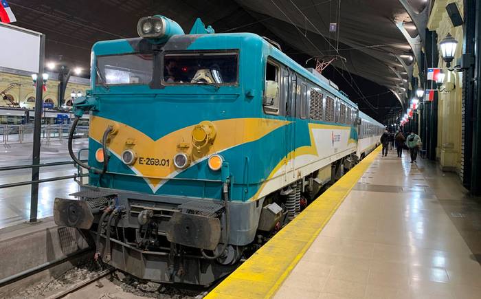 Recorrido inaugural del tren Santiago-Concepción fue suspendido por robo de cables en Teno