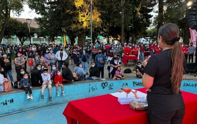 Municipio de Molina entregó más de 1.200 copas menstruales a mujeres de la comuna