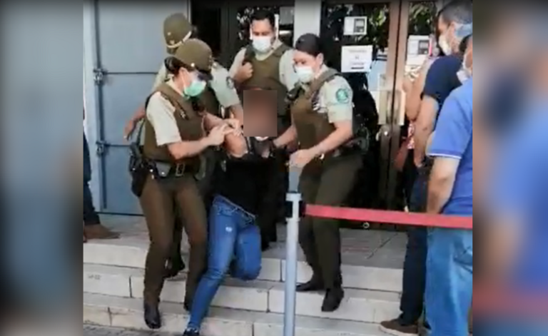 Mujer fue detenida por agredir a vigilante de Banco Estado y a carabinera en Curicó