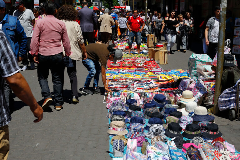 Nueva ley que sanciona comercio ilegal comenzó a regir tras promulgación del Gobierno