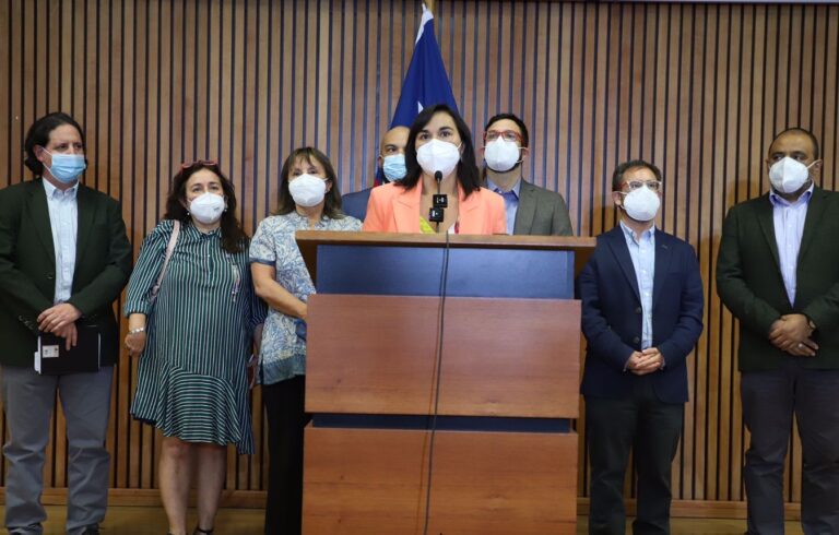 Ministra Siches aseguró que el Gobierno seguirá buscando el diálogo tras disparos en visita a Ercilla