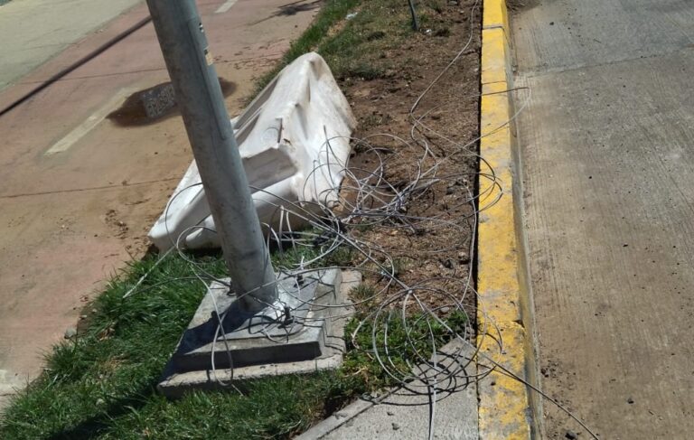 Motociclista sufrió accidente tras enredarse con cable de telefonía en Curicó