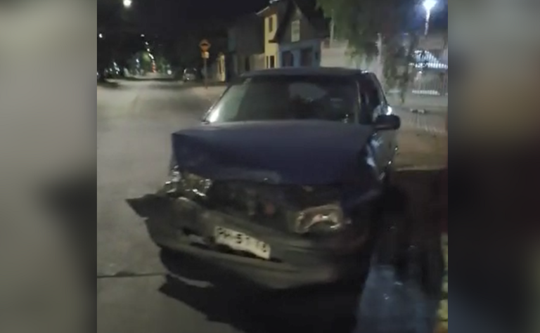 Conductor ebrio causó colisión de vehículos en la Alameda Manso de Velasco en Curicó