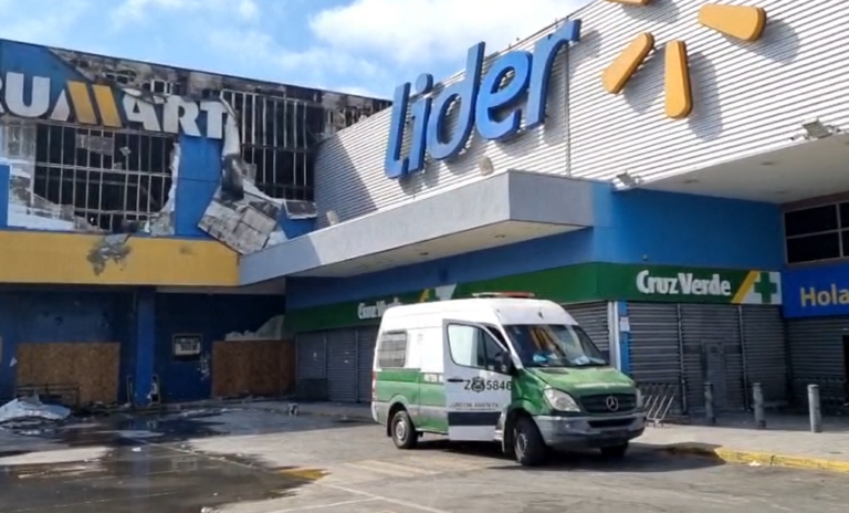 Sujetos robaron $75 millones en productos desde farmacia en supermercado incendiado en Curicó