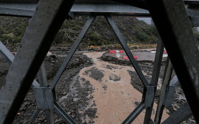 Menor de edad es encontrada muerta bajo puente en San Clemente