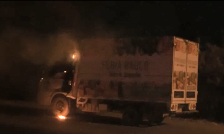 Comerciante fue apuñalado y su camión incendiado por sujeto que lo acusó de abusar de su hija en Rauco