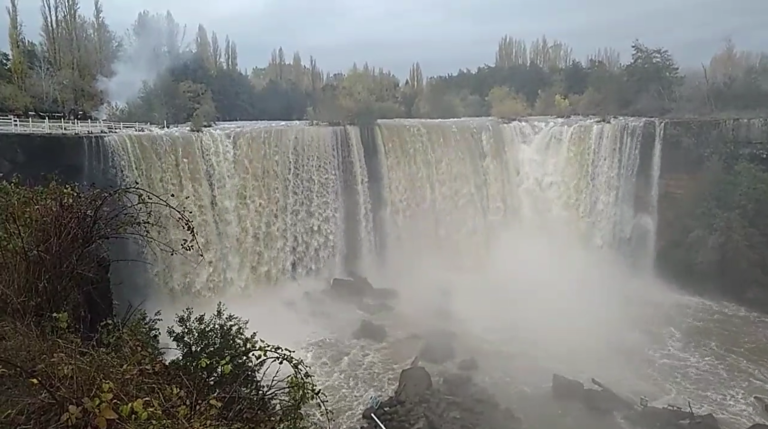 Saltos del Laja aumenta su caudal tras intensas lluvias en el Bío Bío