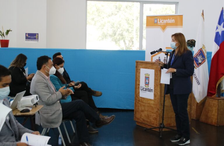 Municipio de Licantén fue sede de charla provincial de políticas habitacionales del Serviu