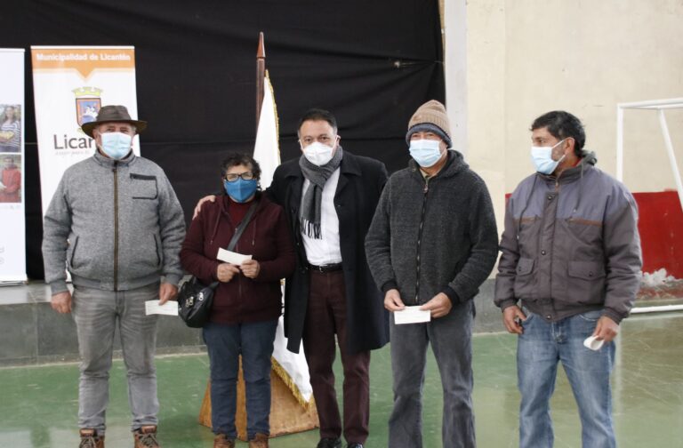 Indap entregó apoyos del programa “Siembra Por Chile” a agricultores de Hualañé, Vichuquén y Licantén