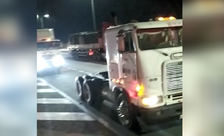 Grupo de camioneros cortó por dos horas la Ruta 5 frente a Curicó