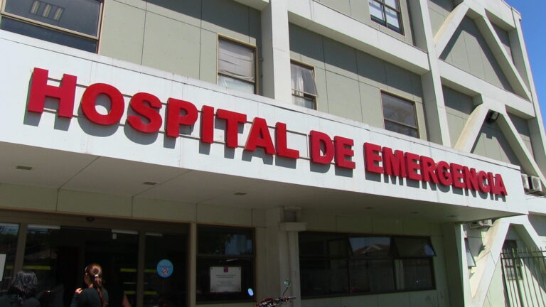 PDI indaga ingreso de hombres armados al Hospital de Curicó donde dos menores agredidos en riña están internados