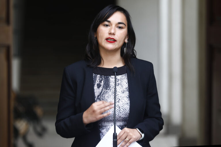 Ministra Izkia Siches: "El crimen organizado no se ataca exponiendo a nuestros Carabineros o las Fuerzas Armadas"