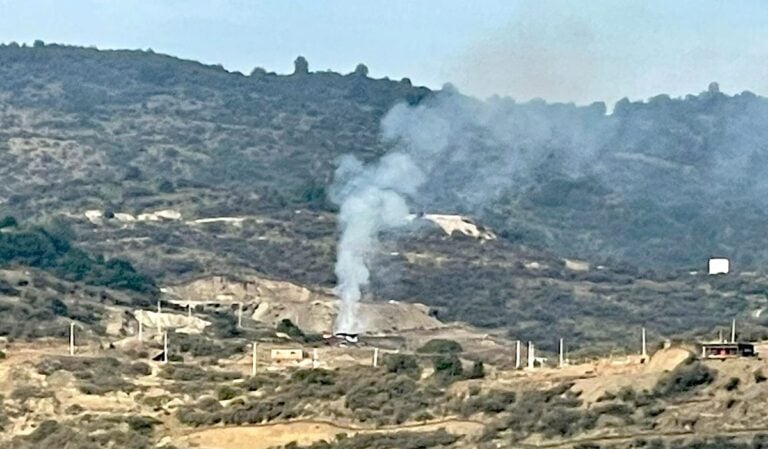 Incendio consume vivienda en cerro Los Cristales