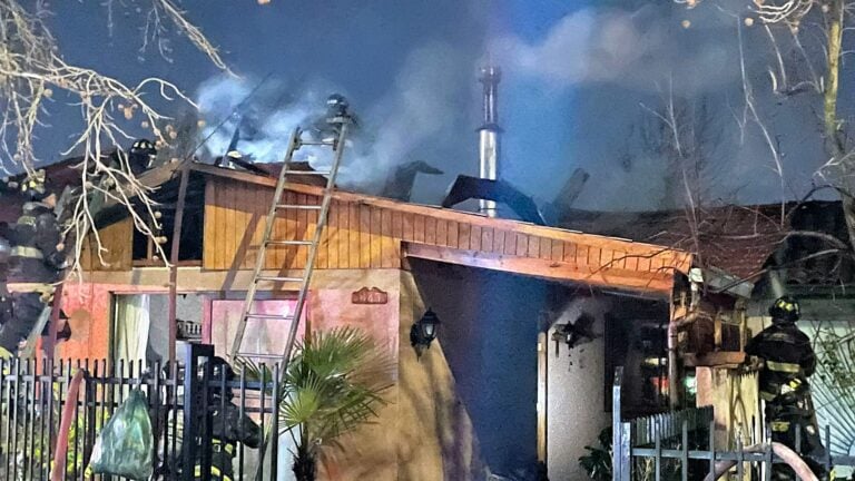 Incendio en Villa Marista deja dos casas con daños millonarios