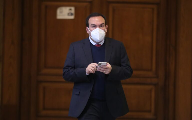 Diputado Felipe Donoso criticó anuncios del ministerio de Desarrollo Social sobre albergues