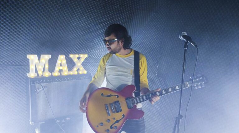Maxez se la juega y saca cover de la banda inglesa Blur