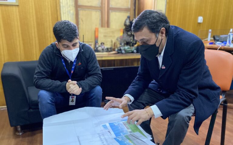Seremi de Deportes del Maule visitó instalaciones deportivas de Romeral y revisó futuros proyectos con el alcalde