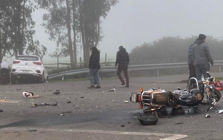 Colisión de moto con automóvil dejó una persona muerta y otra herida grave en Río Claro