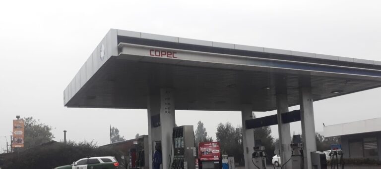 Delincuentes armados asaltan servicentro Copec de Licantén