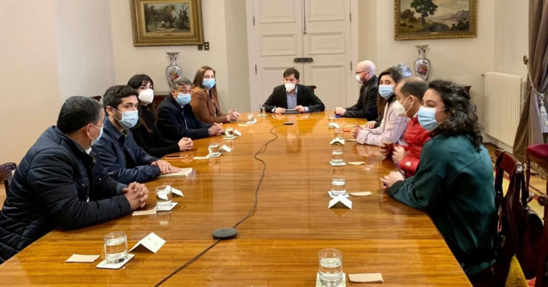 Contraloría da 5 días a Boric para informar detalles sobre supuesta "reunión por el Apruebo" con el PS