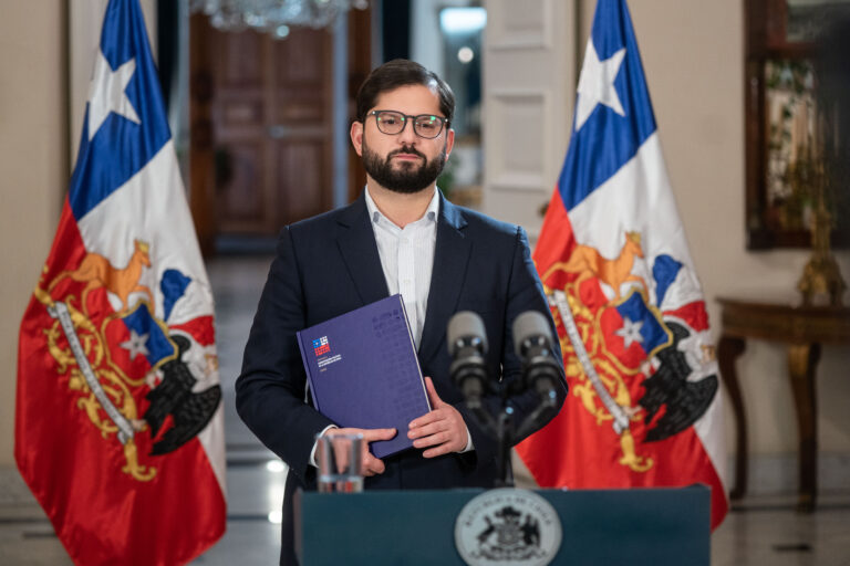 Cadem: Aprobación de Presidente Boric y opción Apruebo suben 2 puntos porcentuales