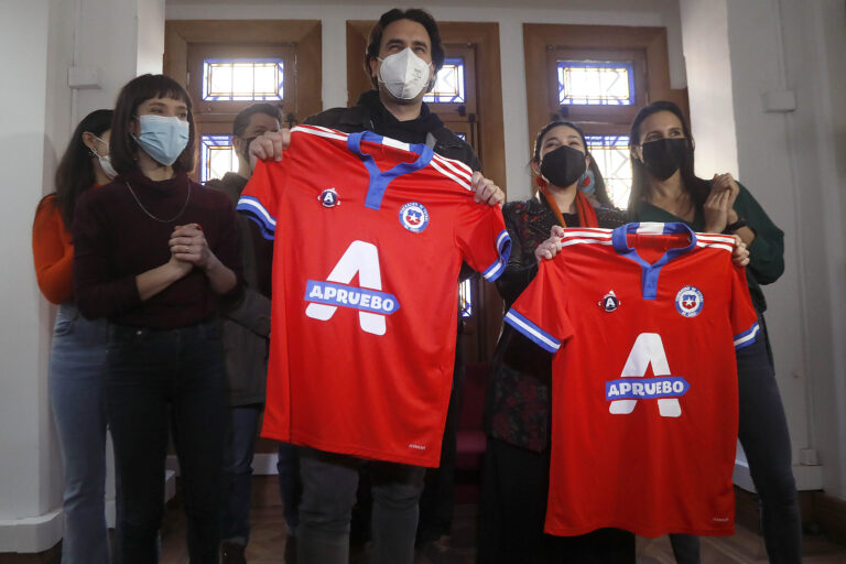 La Roja condena y rechaza uso de la camiseta por comando del Apruebo: "Representa a todo Chile"