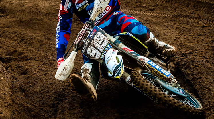Municipio de Vichuquén se refiere a críticas por pista de motocross aledaña a la Reserva Nacional Laguna Torca