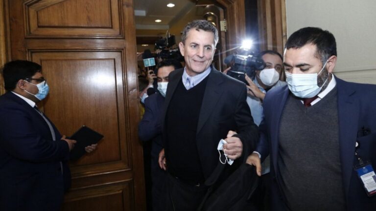 Por tercera vez: Republicanos expulsan a Gonzalo de la Carrera de su bancada tras agresión a diputado Sepulveda