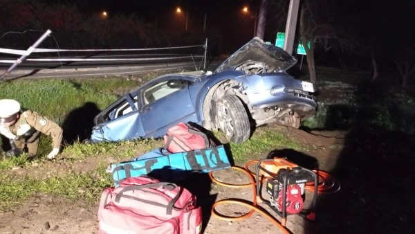 Un fallecido y tres heridos tras accidente de tránsito frente a Cruce de Sarmiento en Curicó