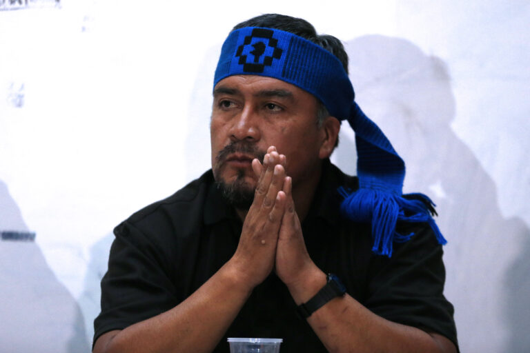 Lider de la CAM admite negocio ilegal de madera para adquirir armas: "Es para tener los fierros y para tener los tiros"