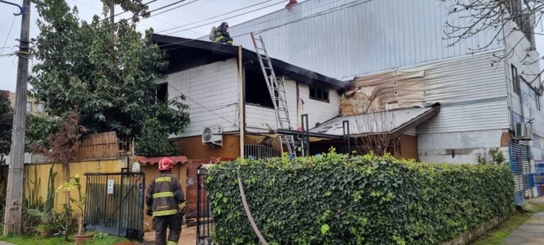 Incendio destruyó casa de parvularia curicana