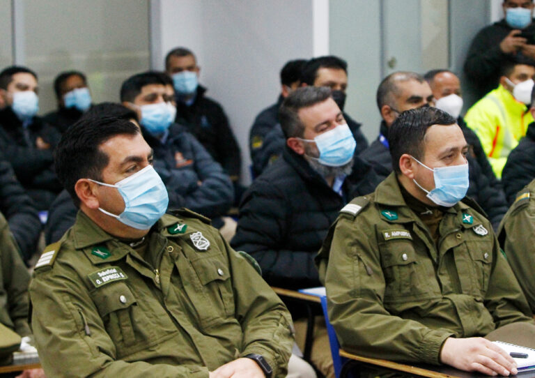 Municipalidad de Curicó y Carabineros realizan primera capacitación con expertos para fortalecer patrullaje mixto