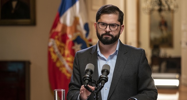 Encuesta Criteria: Desaprobación al Presidente Boric llegó a 57%