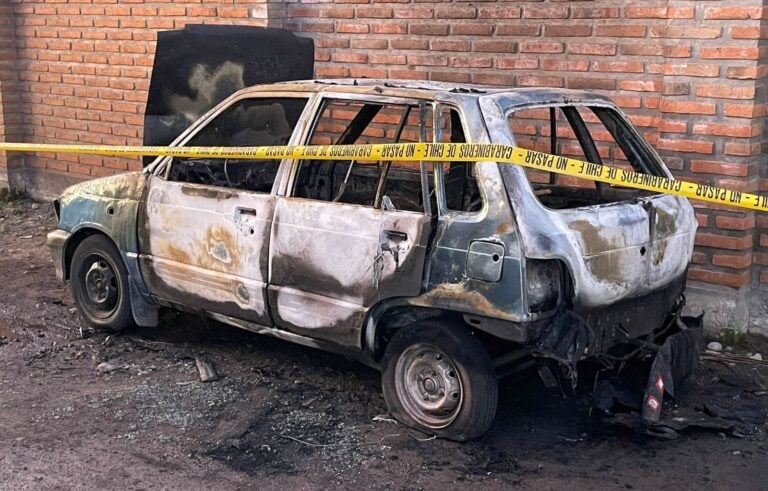 Queman auto utilizado para perpetrar millonario robo en Sarmiento