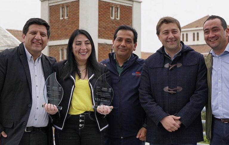 Gobernadora regional Cristina Bravo fue reconocida como mujer líder del Maule