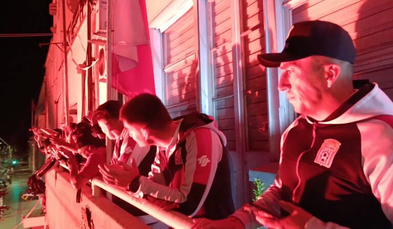 Plantel de Curicó Unido fue recibido en el balcón municipal