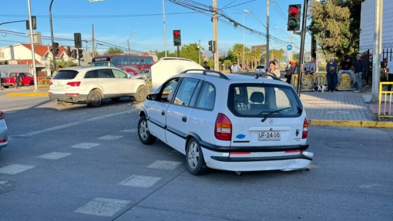 Popular locutor de radio de Teno implicado en grave accidente de tránsito