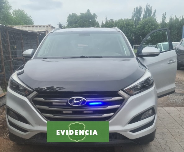 Detenido sujeto que transitaba en vehículo con balizas azules y con encargo por robo en bienes nacionales