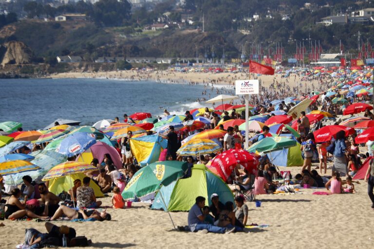 Detienen a sujeto tras ser sorprendido abusando a tres menores de edad en una playa