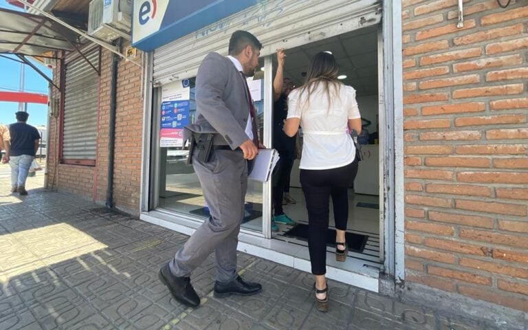 Roban 45 millones de pesos en celulares desde tienda de telefonía en Molina