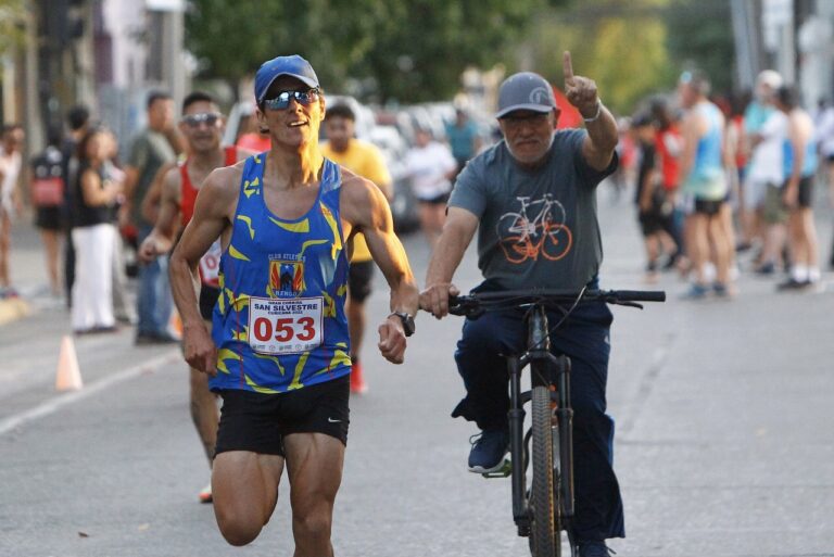 Más de 500 runners animaron una nueva versión de la San Silvestre curicana