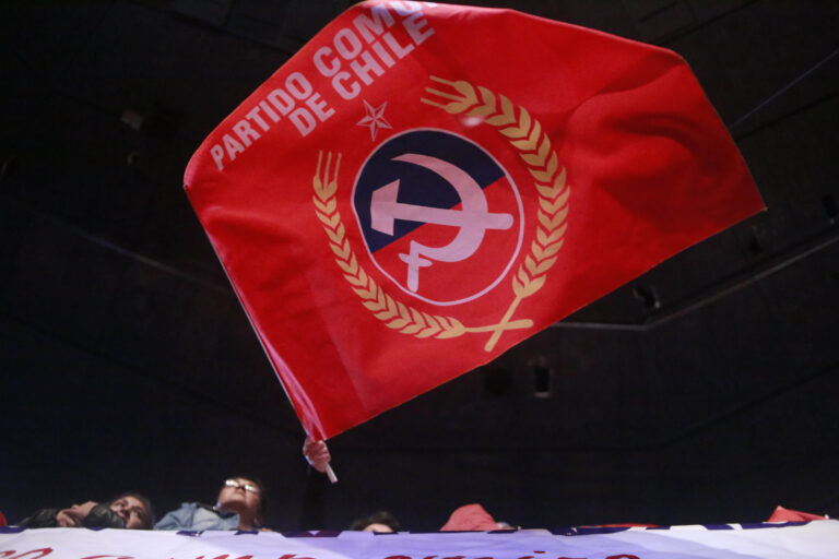 Cadem: Partido Comunista y Democracia Cristiana son las instituciones peor evaluadas de Chile