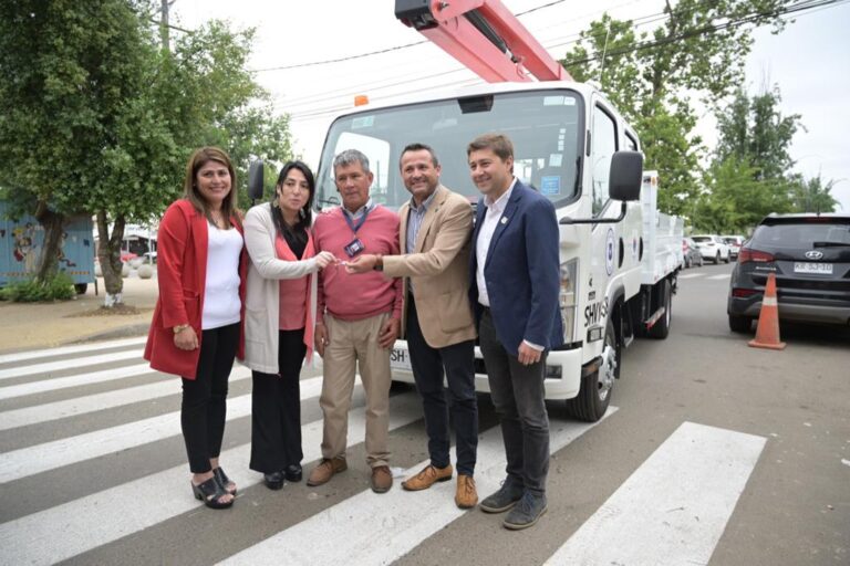Gobierno Regional financió camión alza hombre y ampliación de la casa del adulto mayor de Río Claro