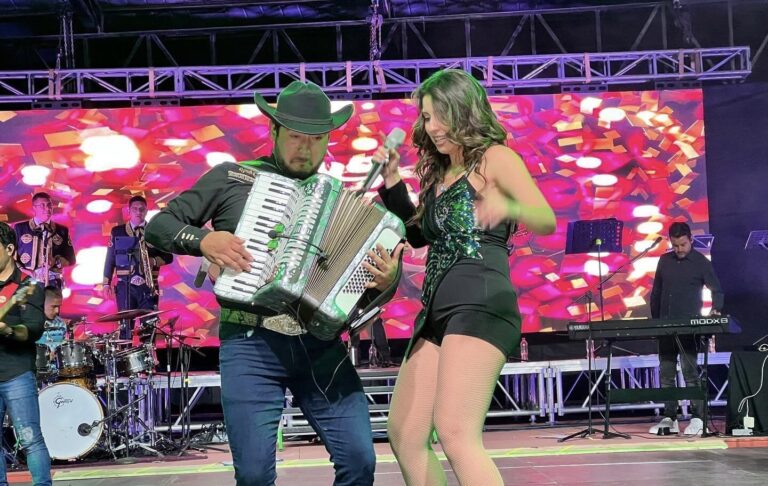 Exitosa primera noche del Festival de la Guinda en el Parque Pumaitén