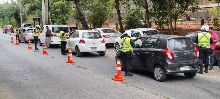 Retiran más de 60 vehículos que circulaban ilegalmente en Curicó