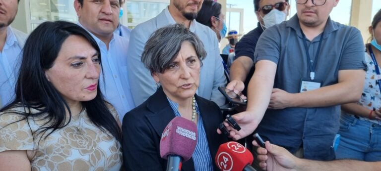 Ministra Aguilera visita el nuevo Hospital de Curicó: "Ojalá todos los recintos de salud públicos fuesen así"