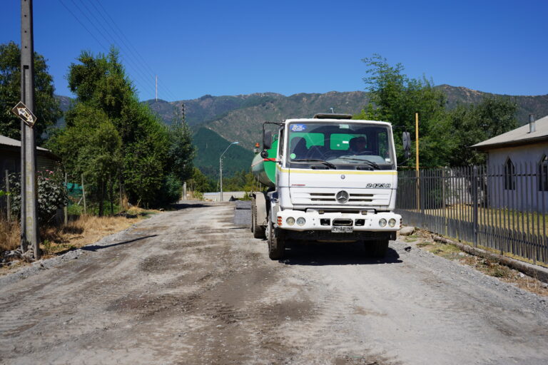 Municipio curicano realiza mantención de caminos en sector Bajo La Cuesta