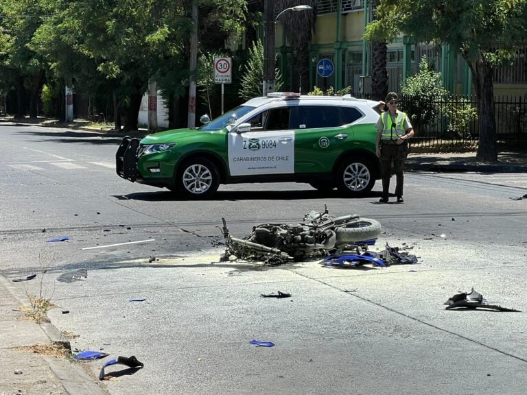 Motorista muere tras colisionar con automóvil en Av. Doctor Osorio en Curicó